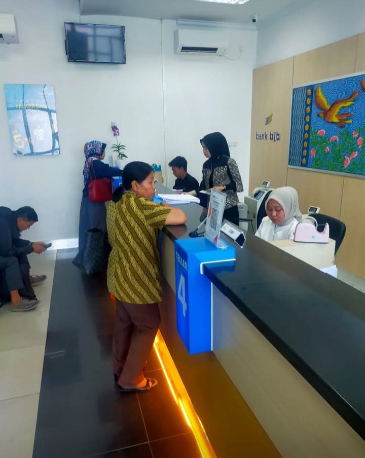 Terobosan Bupati Bogor Masyarakat Semakin Mudah Bayar Pajak di Kantor Kecamatan