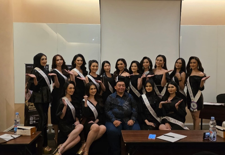 Karantina Puteri Indonesia Sumatera Selatan 2026: Prof. Dr. Roy Darmawan memberikan sesi penguatan mental dan membangun motivasi dari dalam diri