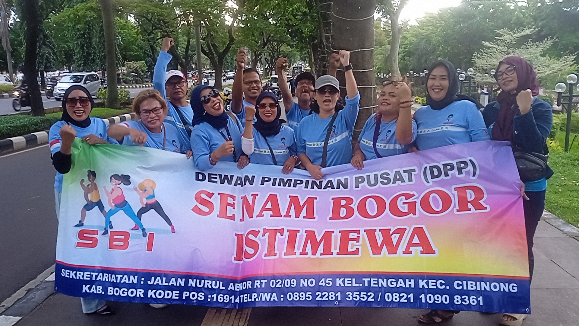 Srikandi Senam Bogor Istimewa (SBI) Berbagi Takjil di Bulan Ramadan