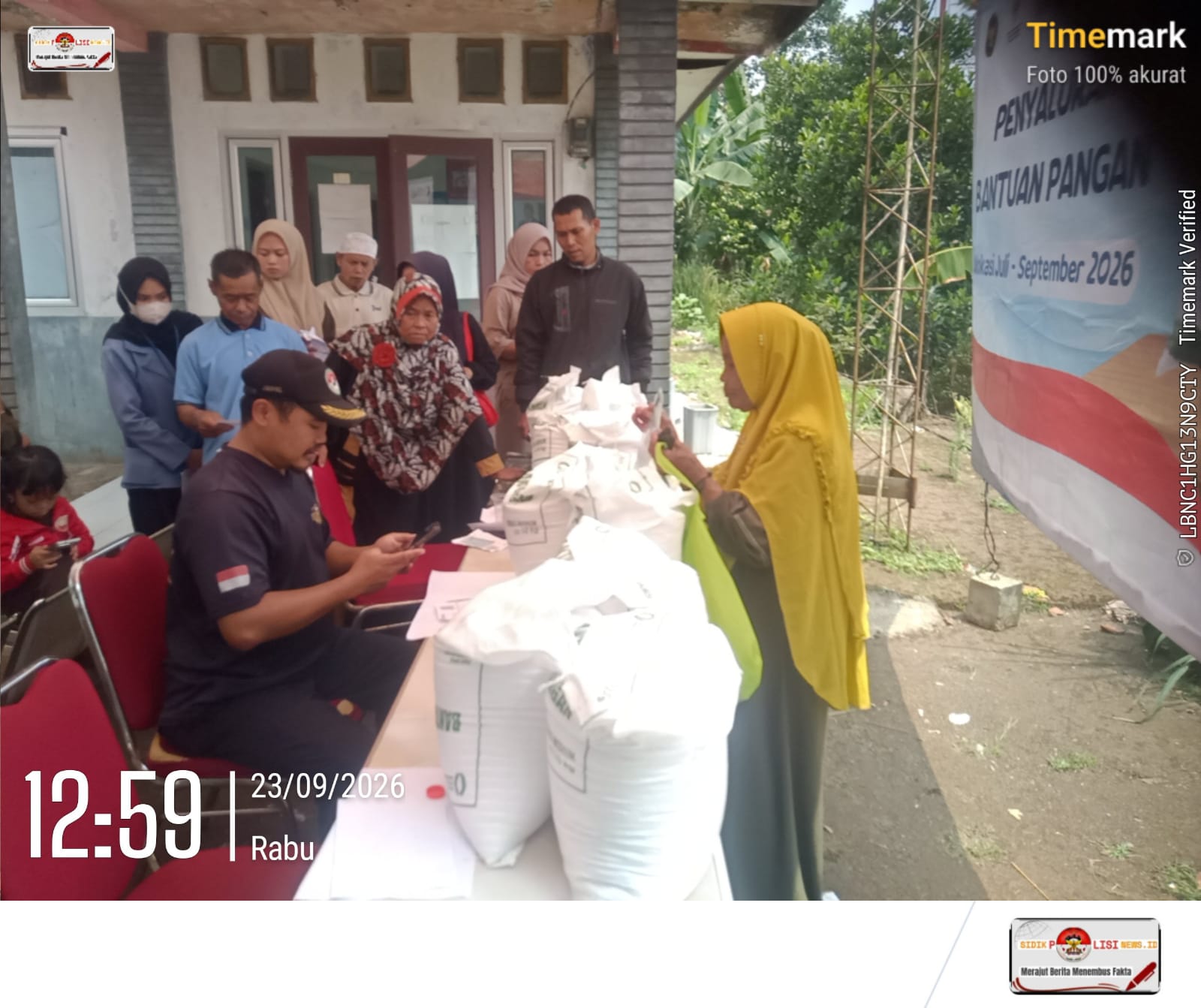 Masyarakat Desa Sukakarya Sambut Gembira Bantuan Pangan, 1.943 KPM Menerima Manfaat